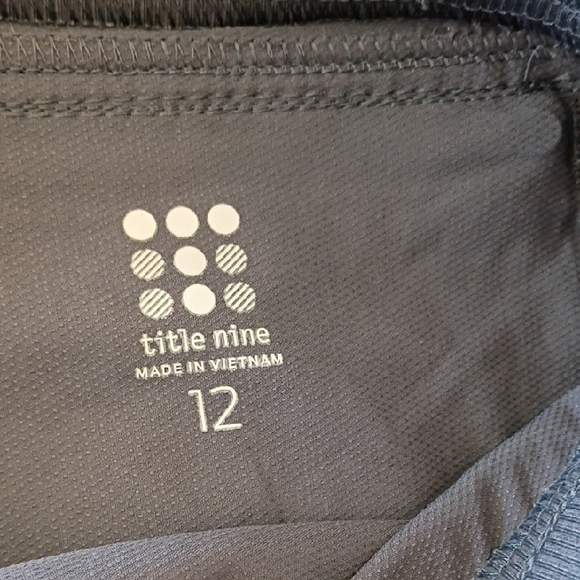 Title Nine Women's Charcoal Cargo Shorts - Picture 2 of 5